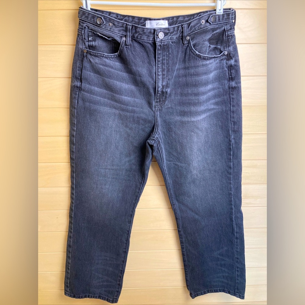 KanCan Wonen’s faded black straight leg jeans. Size 15-31, style Estillo.